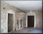 Sarkofag iz Klaustra samostana - photo: Slavko Krsmanovic